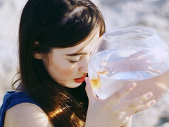 顧城詩(shī)一般的句子關(guān)于人生的經(jīng)典語(yǔ)錄 唯美文藝的句子顧城經(jīng)典語(yǔ)錄大全