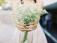 一個人感到孤獨寂寞時發(fā)的說說帶圖片 一個人只要學會了回憶就再不會孤獨