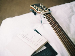 世界上最悲傷的句子帶圖片 等待你的關(guān)心等到我關(guān)上了心