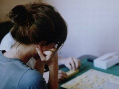 讀起來(lái)讓人心痛的情感句子帶圖片 最痛苦的不是不曾擁有而是差一點(diǎn)就可以。