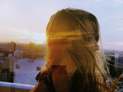 關(guān)于感情中的愛恨情仇的傷感句子帶圖片 其實(shí)你并沒有那么堅(jiān)強(qiáng)