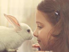 經(jīng)典說說別人必評：如果還沒有人牽你的手，自己要照顧好自己。