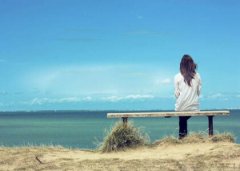 傷感QQ說(shuō)說(shuō)帶圖片：害怕太主動(dòng)反而被敷衍，只好把所有熱情都收斂