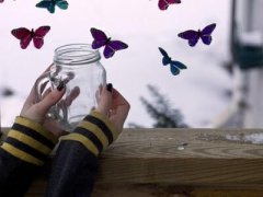 帶圖片的傷感說說：枕邊人不是心上人，心上人只是夢(mèng)中人