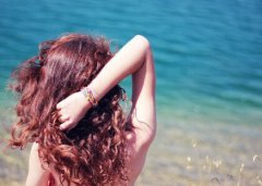 憂傷的說(shuō)說(shuō)帶圖片：再大的酸楚，到了別人那里也只能是聽(tīng)說(shuō)