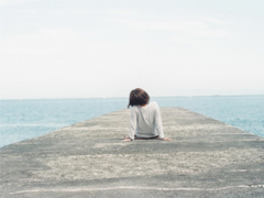 愛情讓人很疲憊的傷感說說大全 失去心愛人的說說越想越難過