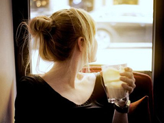 提起愛情回憶起的憂傷往事傷感說說 太累了不想愛了的傷心說說大全