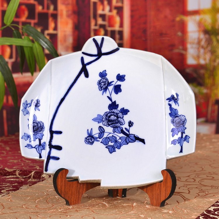 創(chuàng)意手繪青花瓷民族服裝景德鎮(zhèn)陶瓷復古掛盤擺