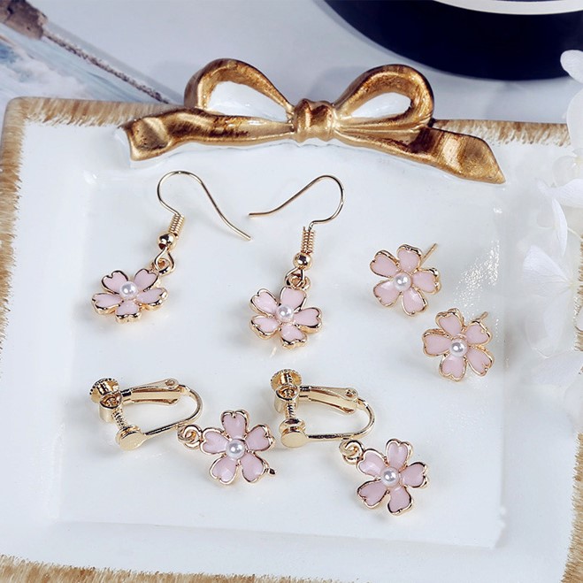 可愛氣質的櫻花粉珍珠耳環(huán)