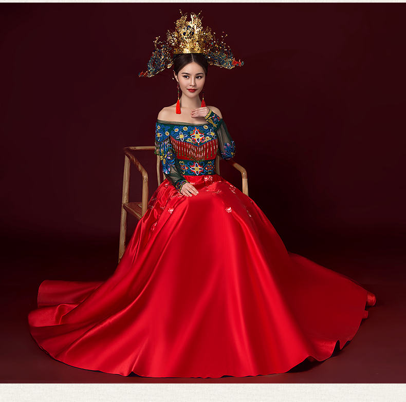 超大氣的蘇繡一字肩拖尾中式禮服