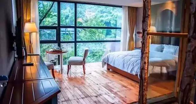 瓜洲云裳山村，春風(fēng)又綠江岸春