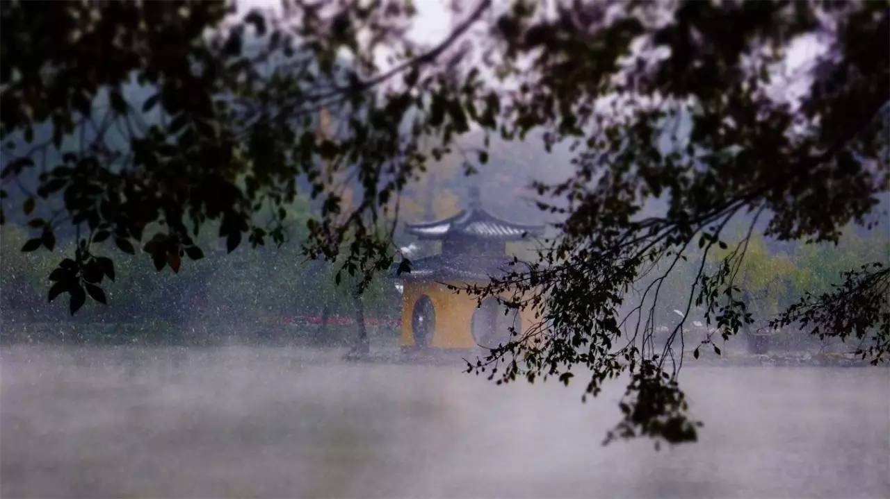 瓜洲云裳山村，春風(fēng)又綠江岸春