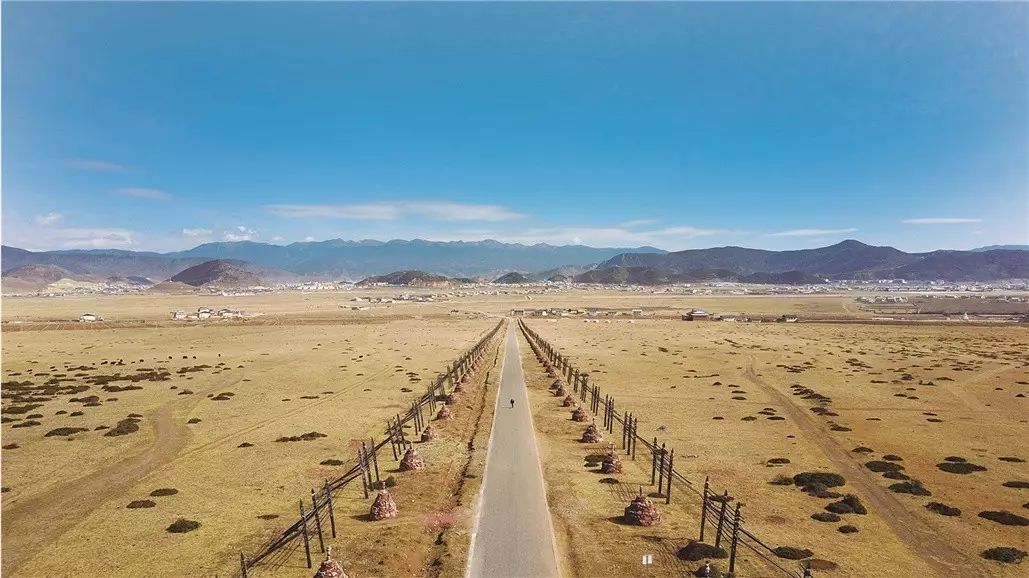 香格里拉薩洛頤度假酒店，以上帝視角看納帕海