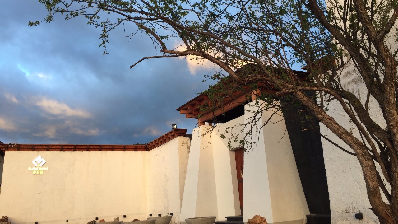 香格里拉薩洛頤度假酒店，以上帝視角看納帕海