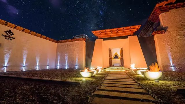 香格里拉薩洛頤度假酒店，以上帝視角看納帕海