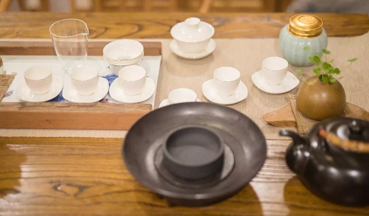 烏龍先生，用心做好茶發(fā)揚博大精深的茶文化