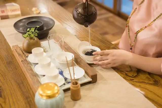 烏龍先生，用心做好茶發(fā)揚博大精深的茶文化