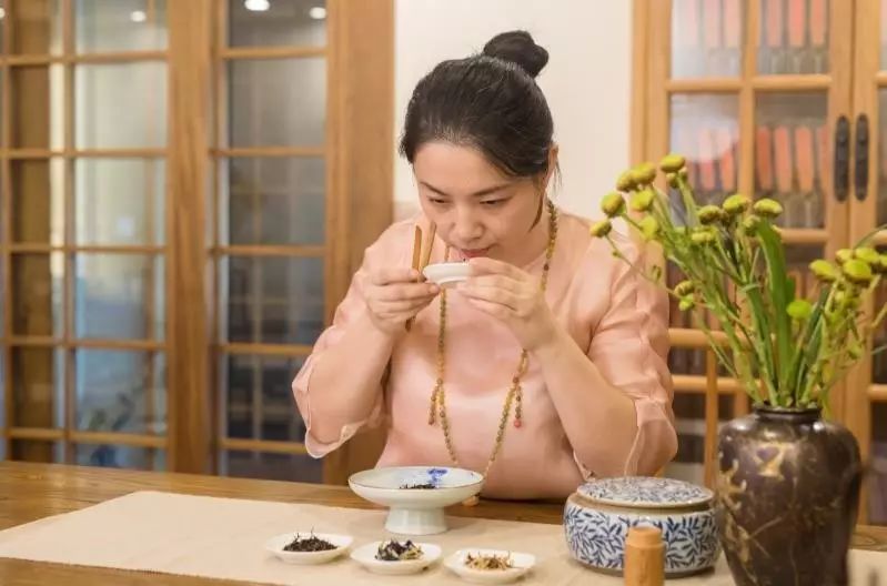 烏龍先生，用心做好茶發(fā)揚博大精深的茶文化