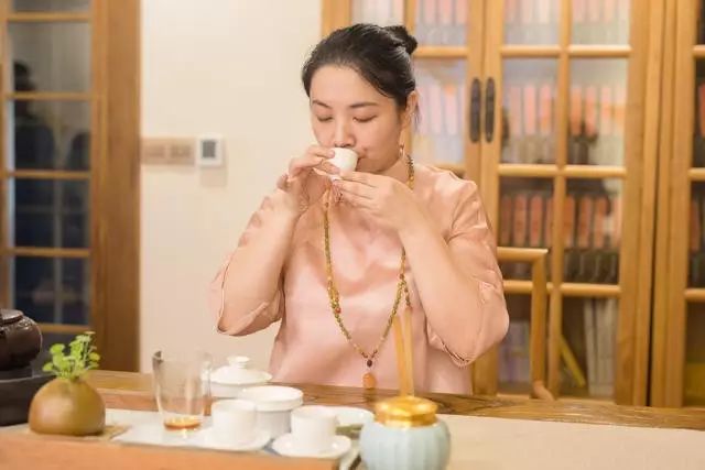 烏龍先生，用心做好茶發(fā)揚(yáng)博大精深的茶文化