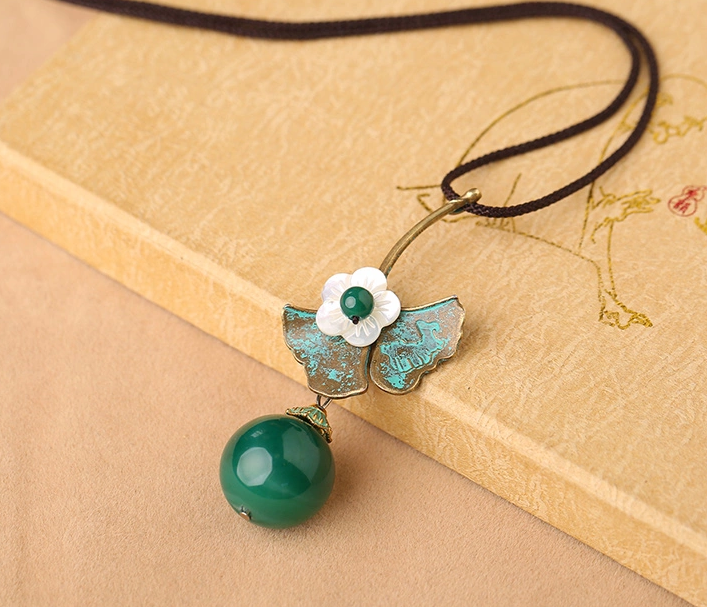 綠瑪瑙銀杏葉吊墜復(fù)古民族風(fēng)配飾飾品項鏈