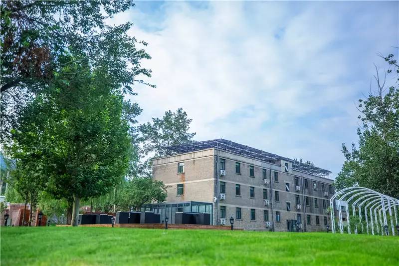 北京金岳臺(tái)溫泉酒店，承載著上個(gè)世紀(jì)的老磚樓