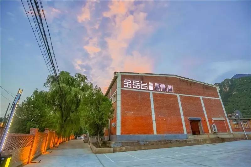 北京金岳臺(tái)溫泉酒店，承載著上個(gè)世紀(jì)的老磚樓