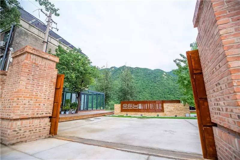 北京金岳臺(tái)溫泉酒店，承載著上個(gè)世紀(jì)的老磚樓