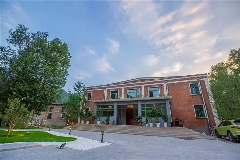 北京金岳臺溫泉酒店，承載著上個世紀的老磚樓