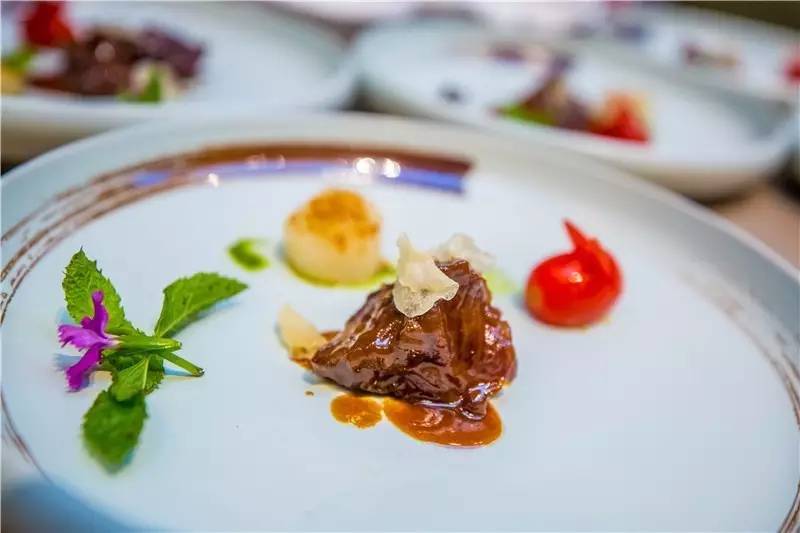 北京金岳臺(tái)溫泉酒店，承載著上個(gè)世紀(jì)的老磚樓