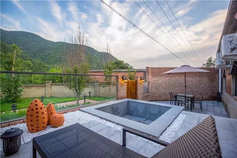 北京金岳臺(tái)溫泉酒店，承載著上個(gè)世紀(jì)的老磚樓