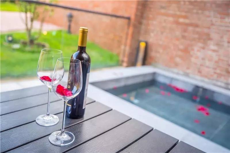 北京金岳臺(tái)溫泉酒店，承載著上個(gè)世紀(jì)的老磚樓