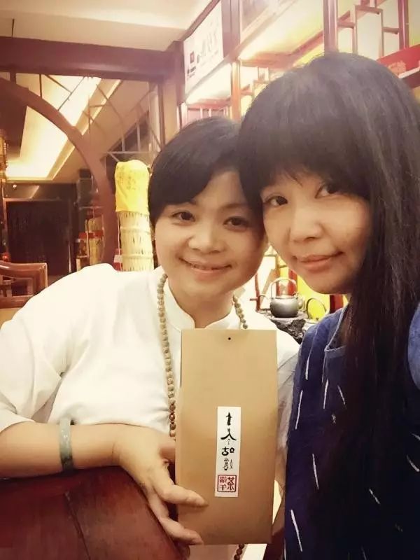 塘棲古鎮(zhèn)小茶姑娘，古鎮(zhèn)溪邊沐浴清風(fēng)滌蕩心靈