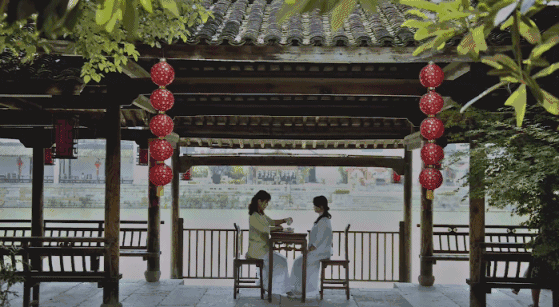 塘棲古鎮(zhèn)小茶姑娘，古鎮(zhèn)溪邊沐浴清風(fēng)滌蕩心靈