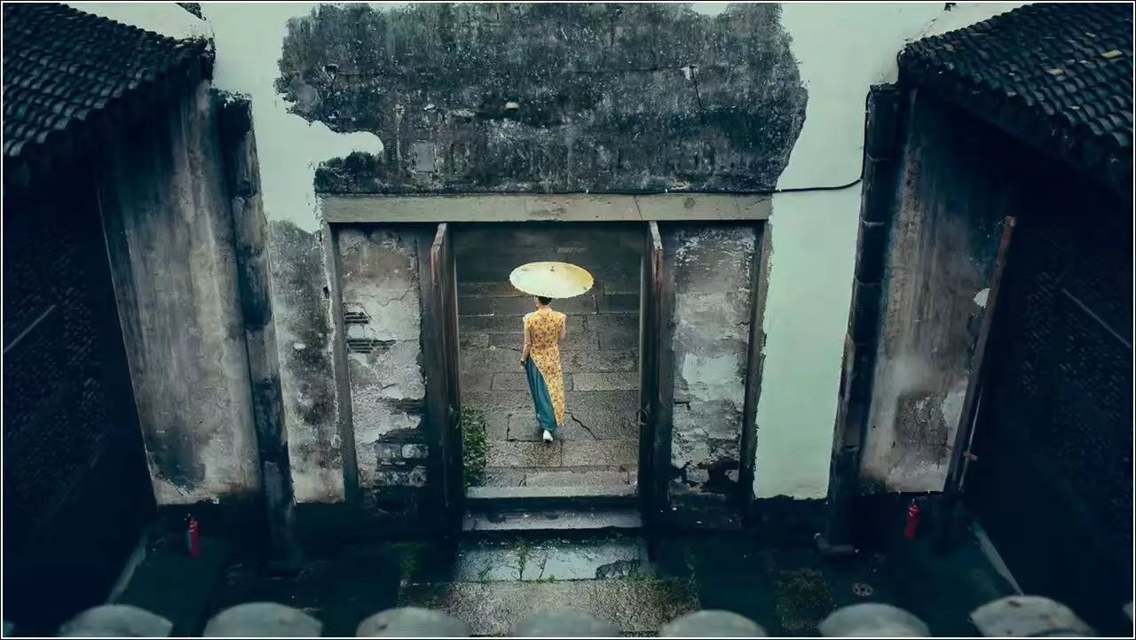 塘棲古鎮(zhèn)小茶姑娘，古鎮(zhèn)溪邊沐浴清風(fēng)滌蕩心靈