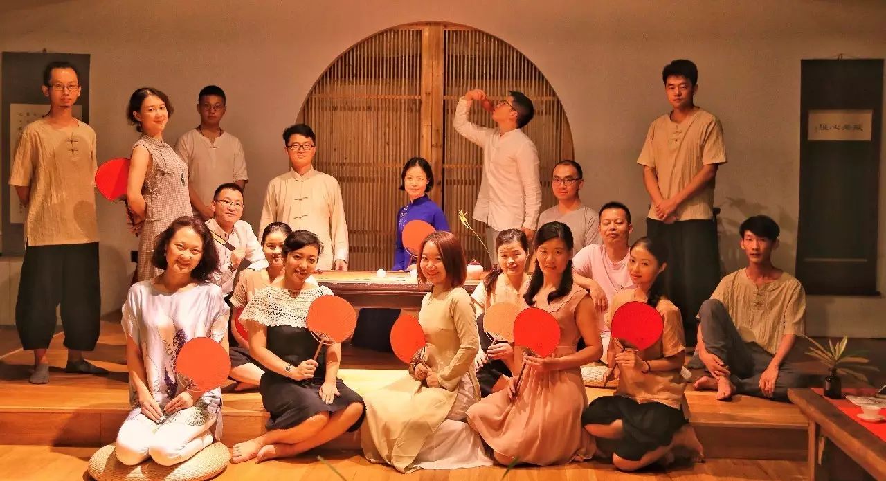 塘棲古鎮(zhèn)小茶姑娘，古鎮(zhèn)溪邊沐浴清風(fēng)滌蕩心靈