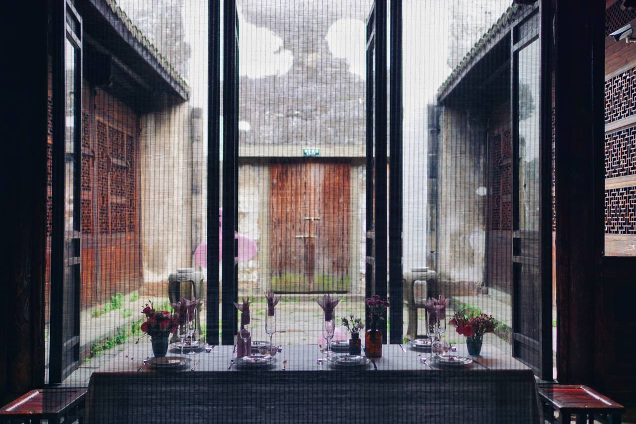 塘棲古鎮(zhèn)小茶姑娘，古鎮(zhèn)溪邊沐浴清風(fēng)滌蕩心靈