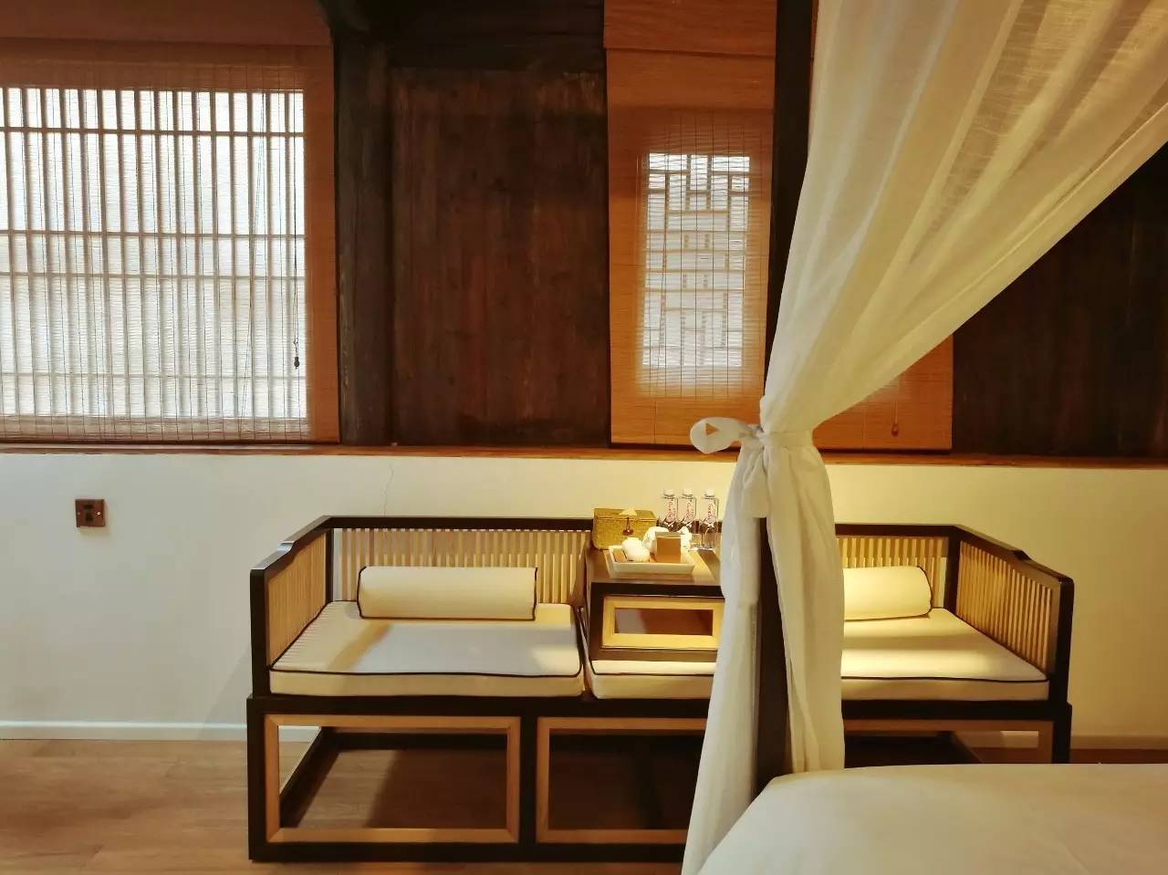 塘棲古鎮(zhèn)小茶姑娘，古鎮(zhèn)溪邊沐浴清風(fēng)滌蕩心靈