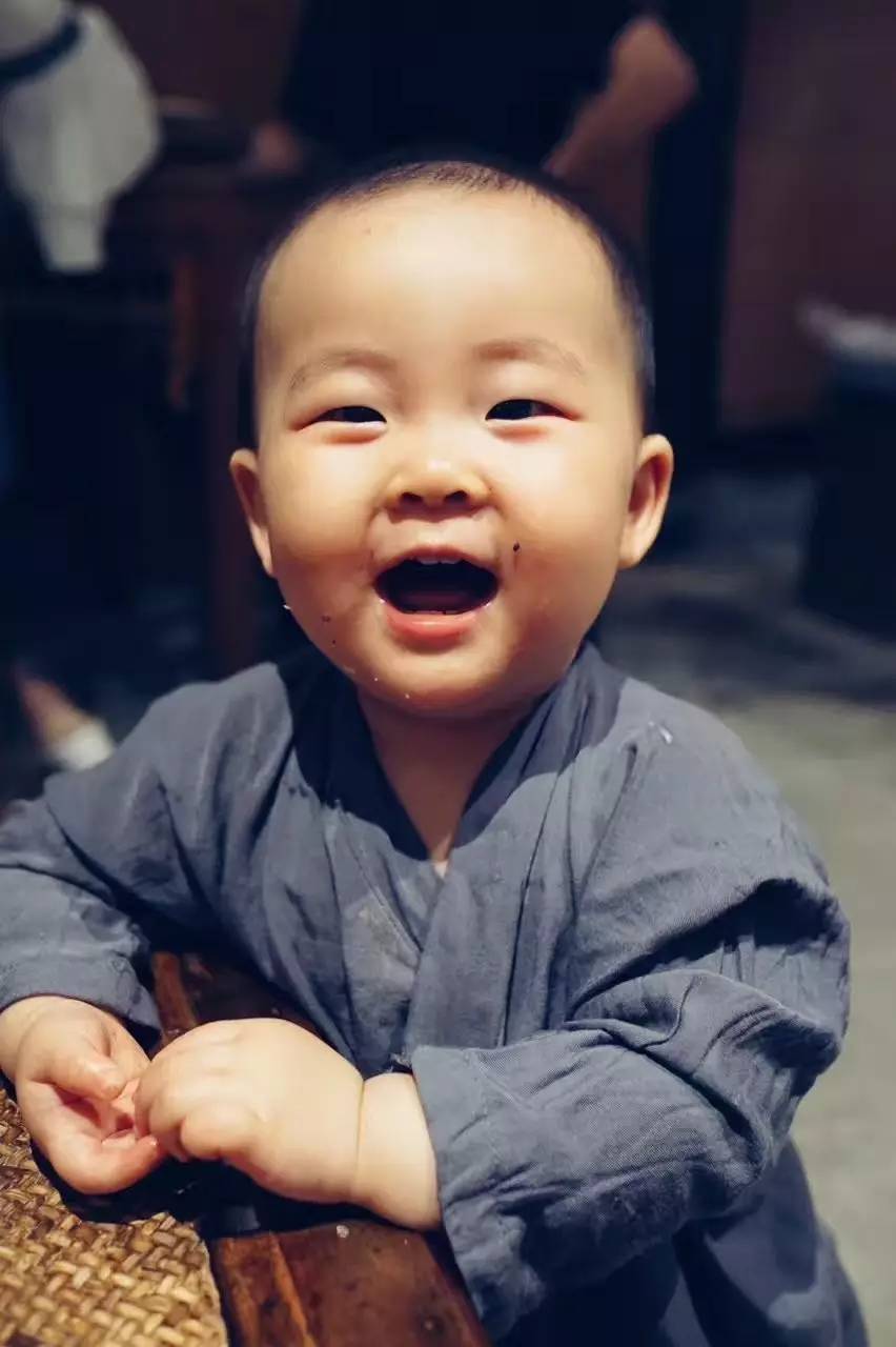 塘棲古鎮(zhèn)小茶姑娘，古鎮(zhèn)溪邊沐浴清風(fēng)滌蕩心靈