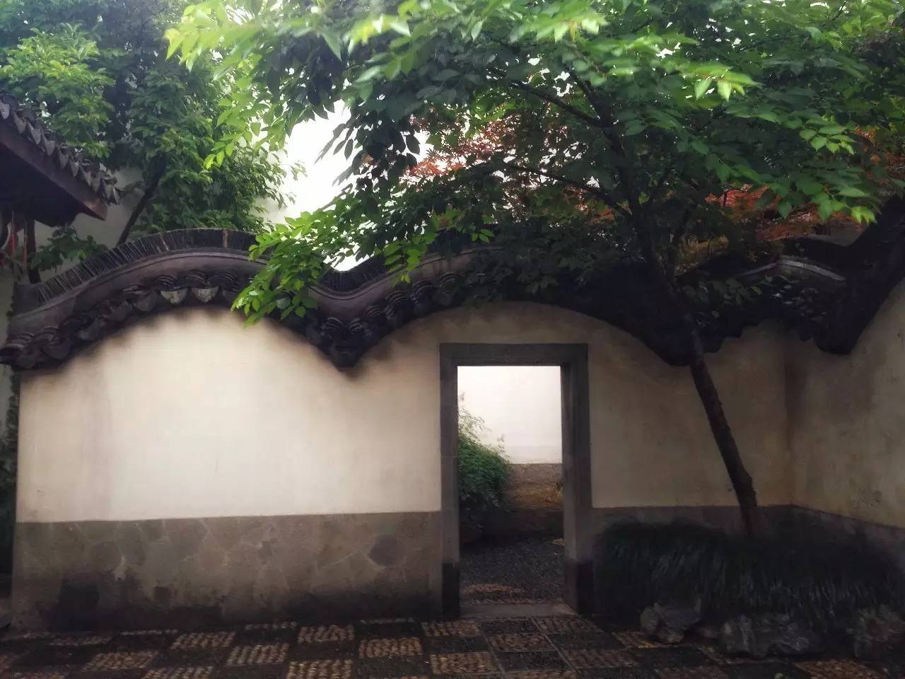 江南豪宅，淺談用紫檀和花梨木建的胡雪巖故居