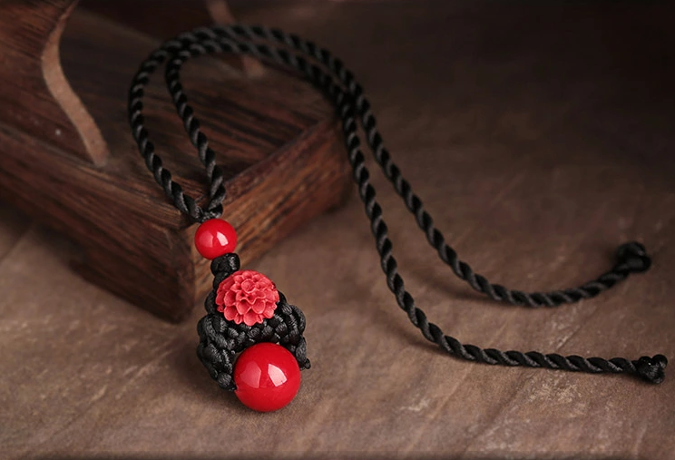 簡約紅吊墜鎖骨鏈古典家佳樂文學(xué)項鏈