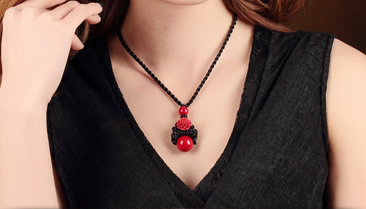 簡約紅吊墜鎖骨鏈古典家佳樂文學(xué)項鏈