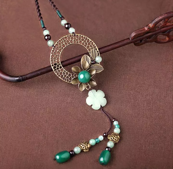 復(fù)古文藝風(fēng)金屬吊墜項鏈?zhǔn)罪? src="/wenxue/d/file/bigpic/190404/04/13-1F925101535.png" style="height: 683px; width: 750px;" / data-G7MK="eRUg4B"><br / data-V2fy="YgNzYW">
	<img alt=