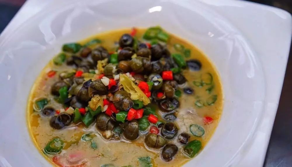 叢山茶境，一片天一座山忘了山外忘卻自己