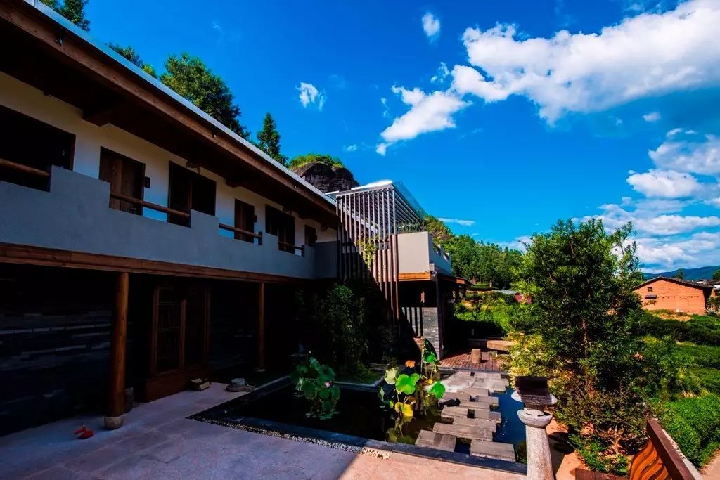 叢山茶境，一片天一座山忘了山外忘卻自己