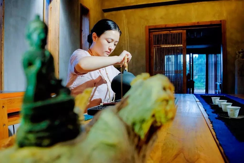 叢山茶境，一片天一座山忘了山外忘卻自己