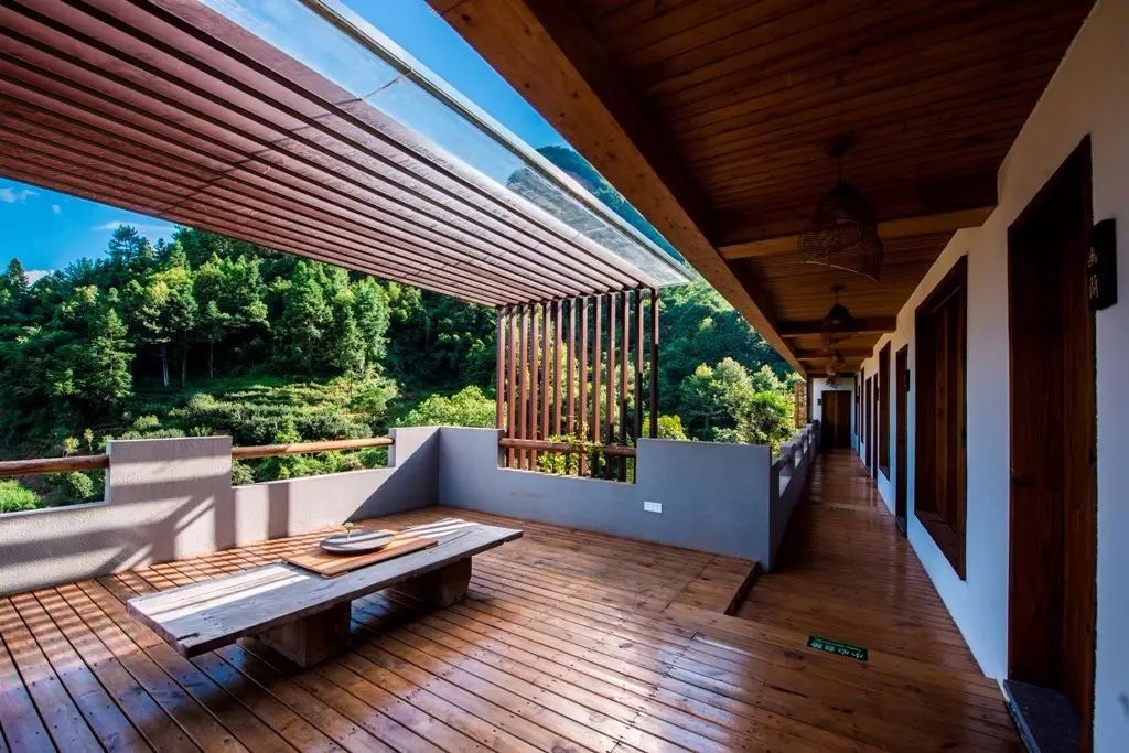 叢山茶境，一片天一座山忘了山外忘卻自己