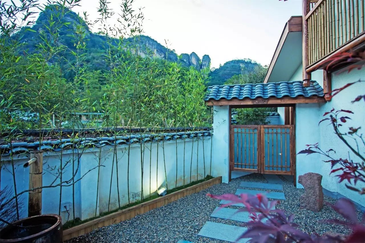 叢山茶境，一片天一座山忘了山外忘卻自己