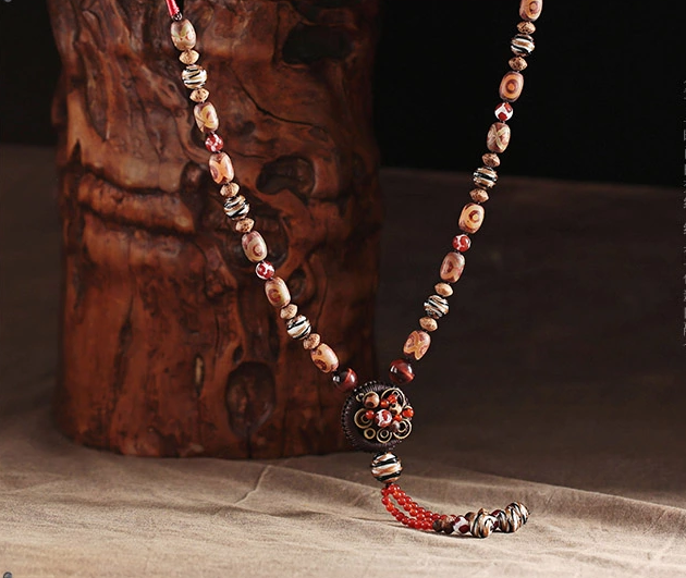 復(fù)古文藝毛衣鏈天珠西藏項(xiàng)鏈?zhǔn)罪? src="/wenxue/d/file/bigpic/190404/04/13-1F926233131.png" style="height: 524px; width: 750px;" / data-FGMl="xjJ2Hk"><br / data-TyFL="vkifHD">
	<img alt=