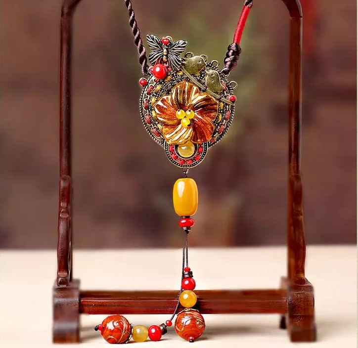 琉璃吊墜毛衣鏈時尚復(fù)古項鏈?zhǔn)罪? src="/wenxue/d/file/bigpic/190404/04/13-1F92Q15052.png" style="height: 769px; width: 750px;" / data-MZHF="hCMkmU"><br / data-ChWr="f6oakv">
	<img alt=