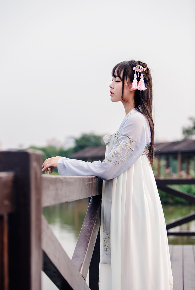俏皮可愛的漢服古裝女子攝影